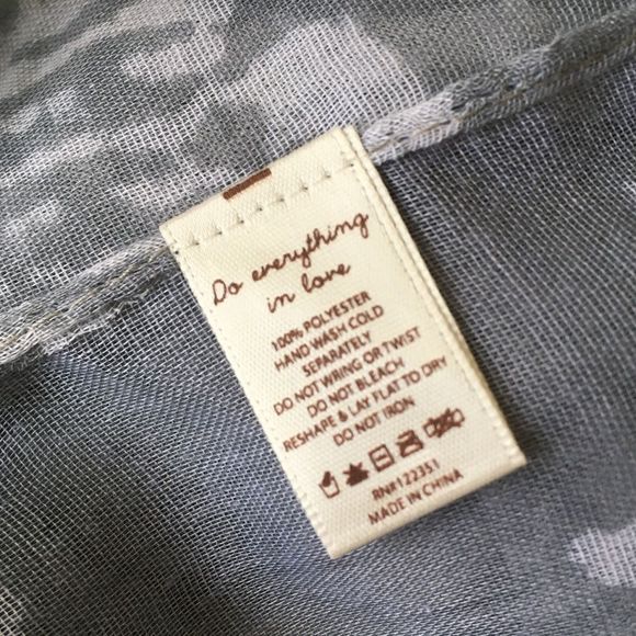 Seahorse Print Tassel Trimmed Lightweight Gray Infinity Scarf NWT - Picture 5 of 5